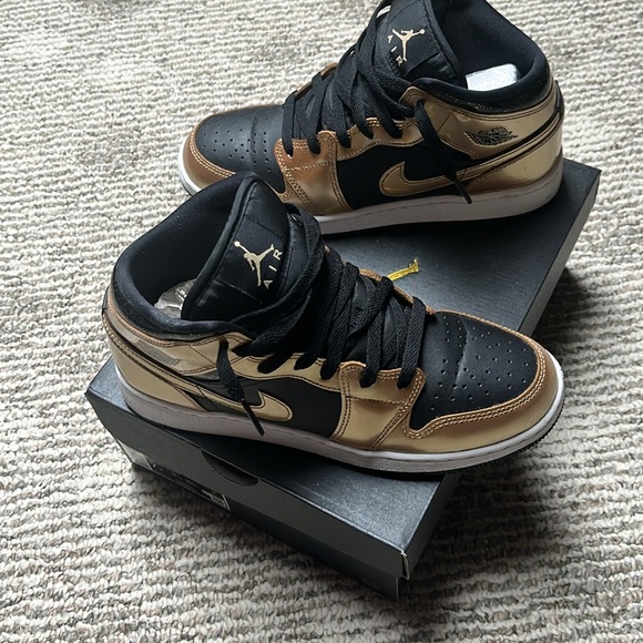 Nike - Picture 3 of 7